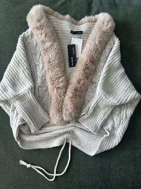 Cream Knit Women's Sweater with Faux Fur Trim